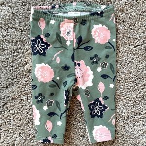 !! GIRL MOMS !! NEWBORN & 0-3 BABY GIRL CLOTHES. ALL PERFECT CONDITION!!